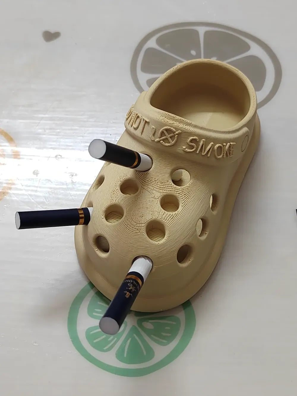 Cenicero con forma de crocs