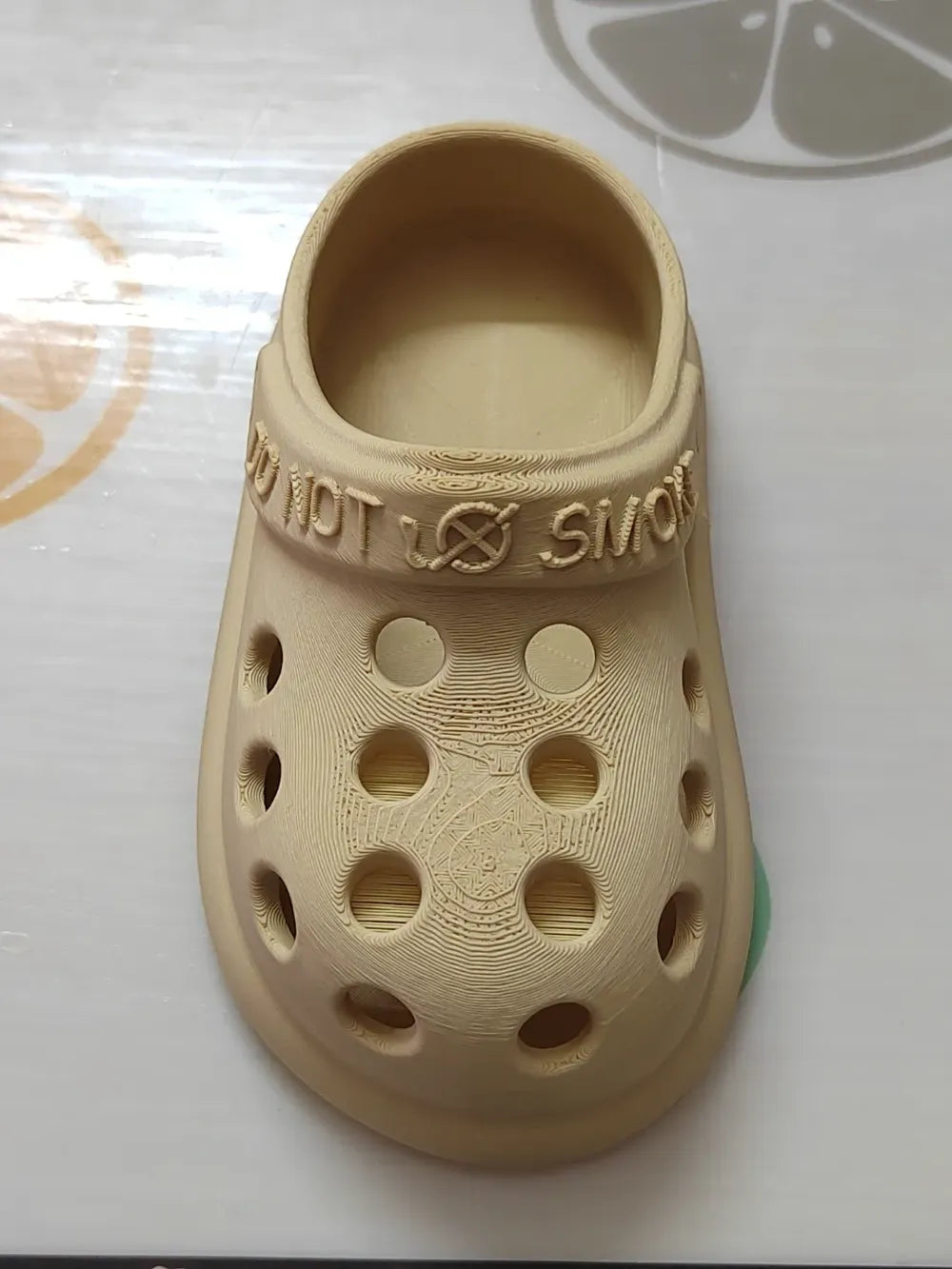 Cenicero con forma de crocs