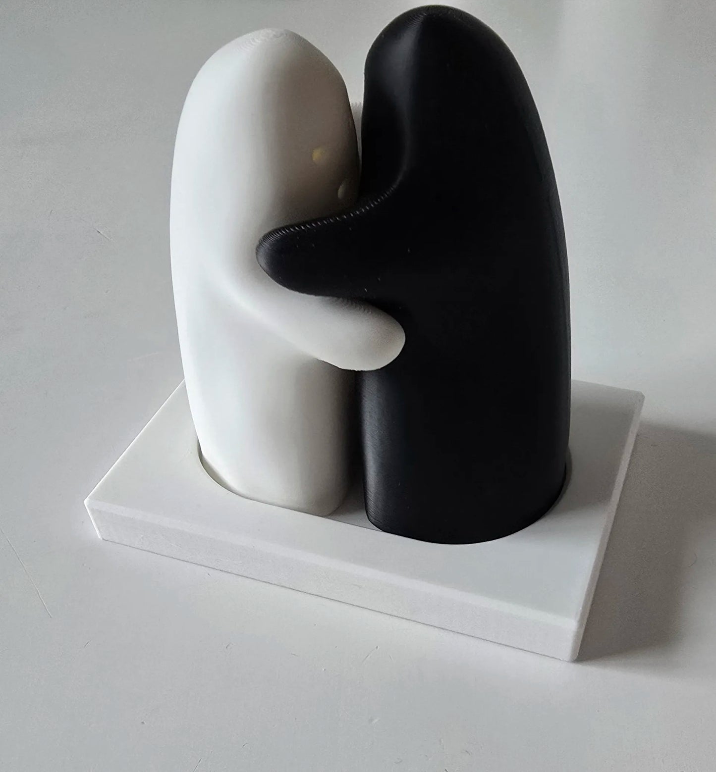 Saleros Pareja Abrazados