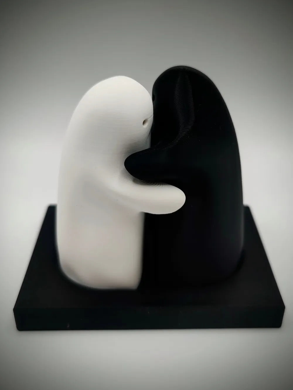 Saleros Pareja Abrazados