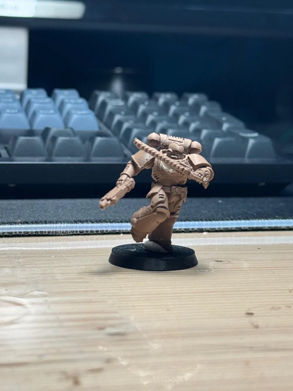 Figura WarHammer Space Marine Con Espada De Cadenas 40K
