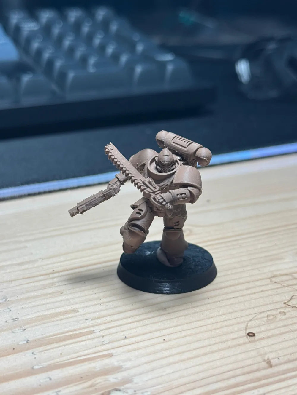 Figura WarHammer Space Marine Con Espada De Cadenas 40K