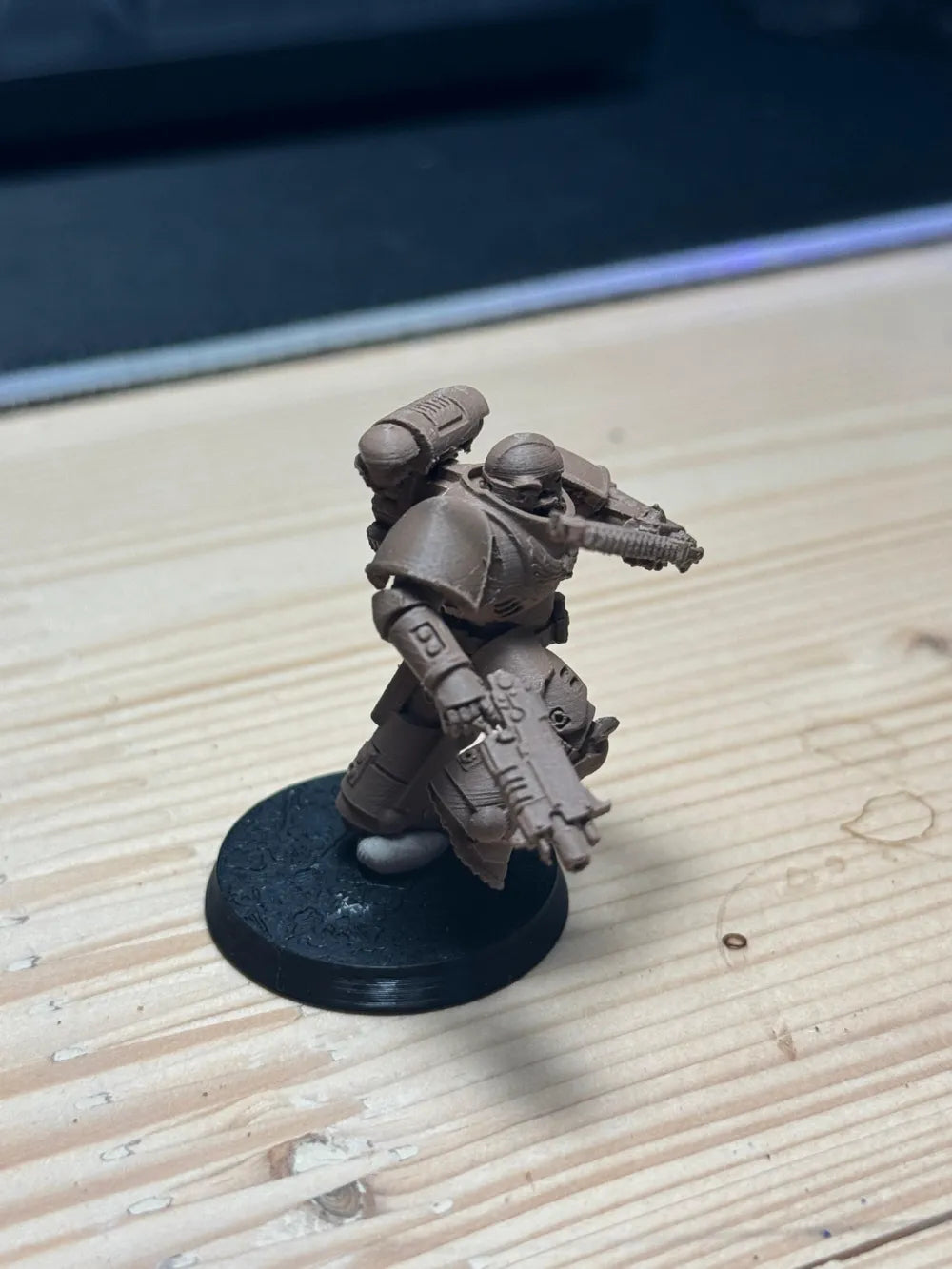 Figura WarHammer Space Marine Con Espada De Cadenas 40K
