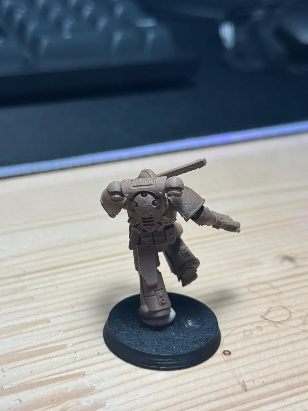 Figura WarHammer Space Marine Con Espada De Cadenas 40K