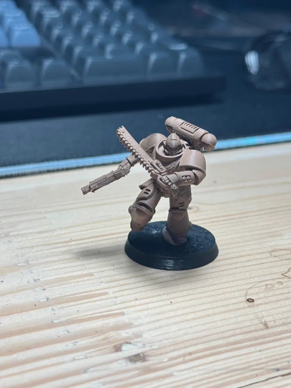 Figura WarHammer Space Marine Con Espada De Cadenas 40K