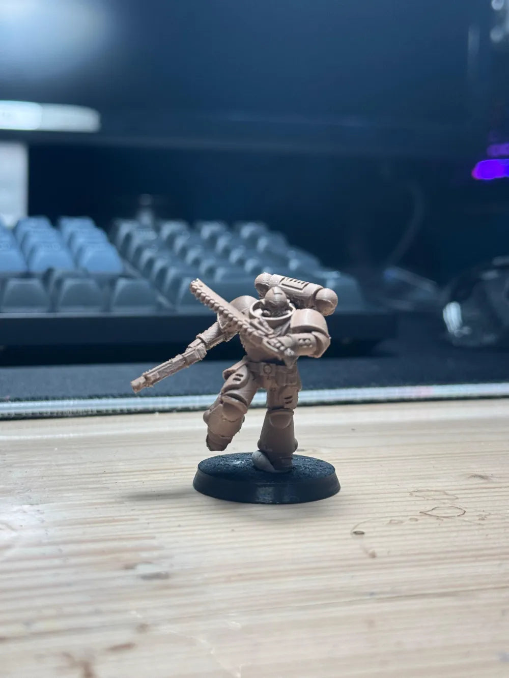 Figura WarHammer Space Marine Con Espada De Cadenas 40K