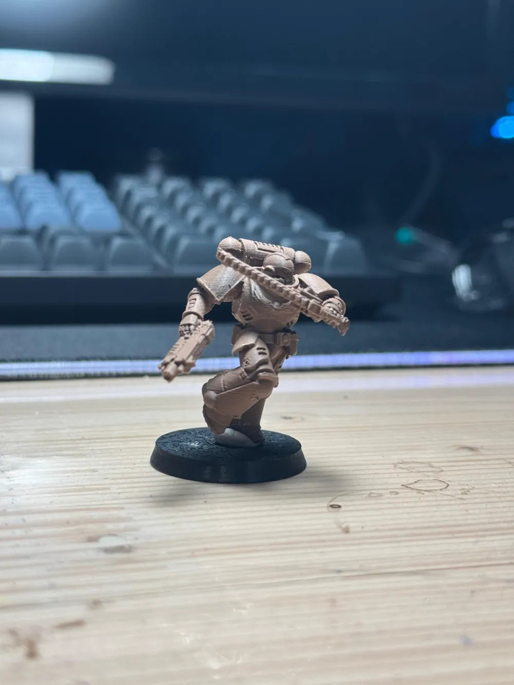 Figura WarHammer Space Marine Con Espada De Cadenas 40K