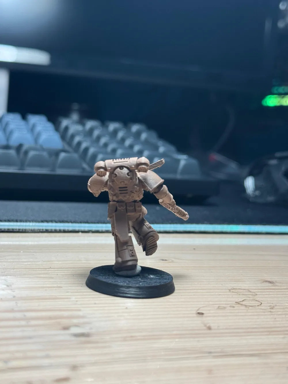 Figura WarHammer Space Marine Con Espada De Cadenas 40K