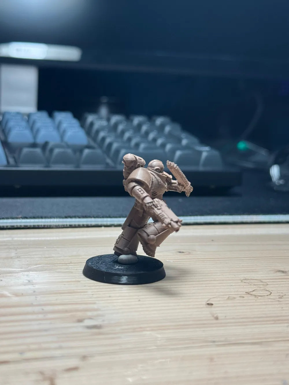 Figura WarHammer Space Marine Con Espada De Cadenas 40K