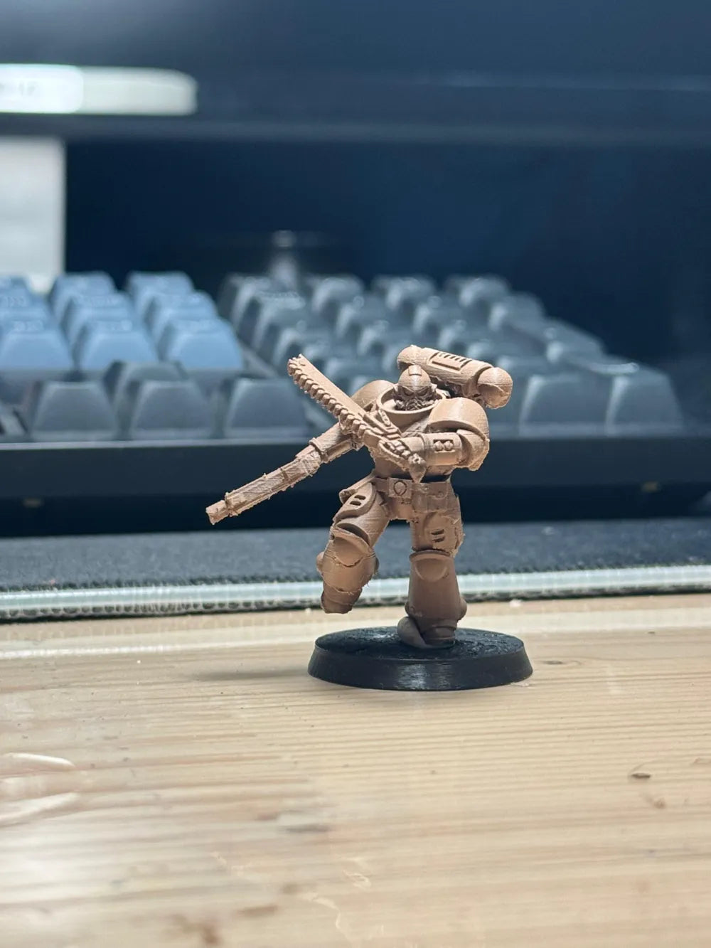 Figura WarHammer Space Marine Con Espada De Cadenas 40K